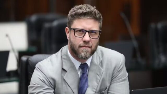 Requião Filho critica corte de secretarias sem redução de despesas