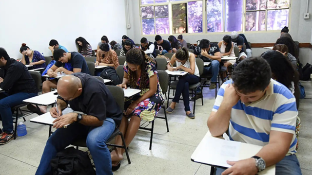 Provas do Encceja 2026 ocorrem neste domingo em todo o país