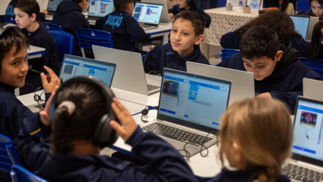 Prefeitura entrega premiação para Escolasde PG entre as 300 melhores do Paraná