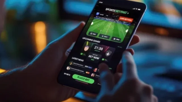 Pessoa navegando em aplicativo de apostas esportivas em um smartphone