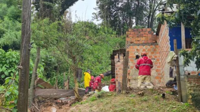 Registro divulgado por RPC / REPRODUÇÃO sobre deslizamento em Ponta Grossa.