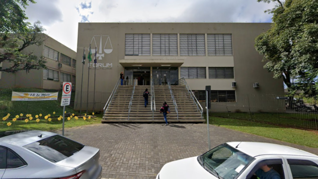 Fachada do Fórum Estadual de Ponta Grossa em imagem de arquivo