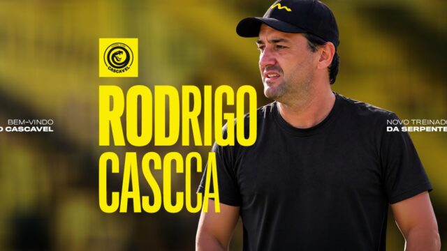 Rodrigo Cascca com camisa preta e boné em imagem de divulgação do Futebol Clube Cascavel
