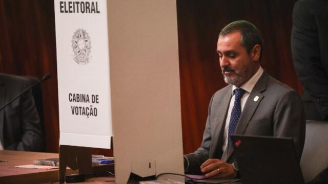 Onze diretores da PF colocam cargo à disposição após afastamento de Andrei