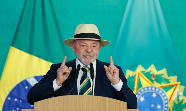 Lula defende discussão sobre mandatos para ministros do STF após crise na Corte