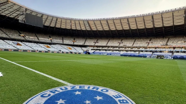 Foto - Cruzeiro e Athletico-PR se enfrentam pelo Brasileirão - • @Cruzeiro