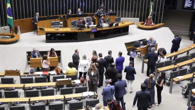 Taxa das blusinhas”: CACB pede que Congresso rejeite a isenção do imposto